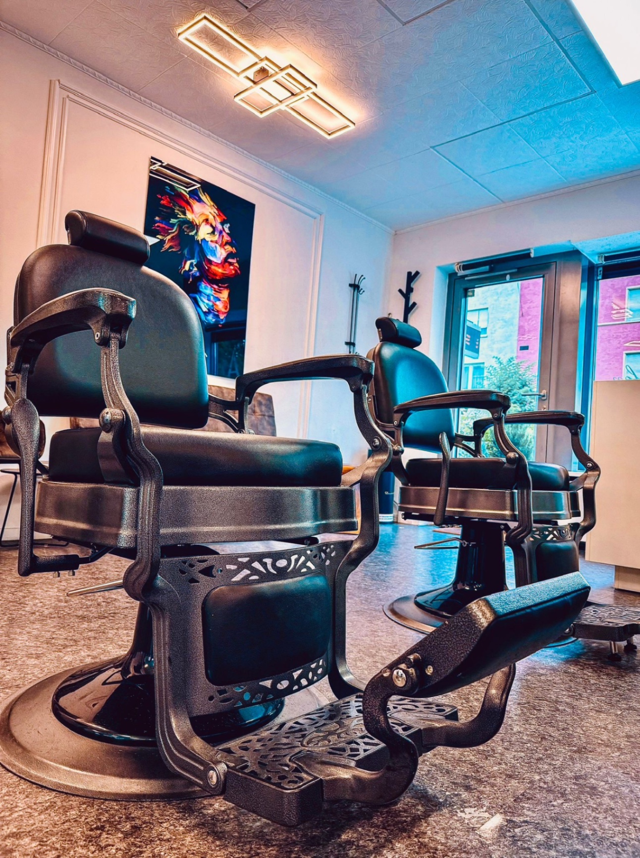 Barber Chairs im Aliha Hair Salon